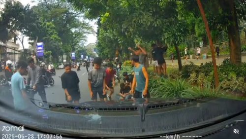 Heboh Pemotor Ngebut Lawan Arah di Bogor, Berujung Terlindas Fortuner