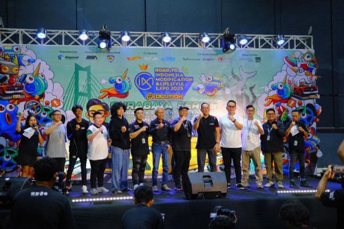 Penasaran Lihat Mobil Modif-Die Cast, Ribuan Orang Serbu IMX Surabaya 2025!