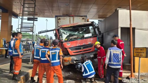 Truk Tabrak Pembatas Gardu Tol Ciawi, Ini Penyebab Rem Blong