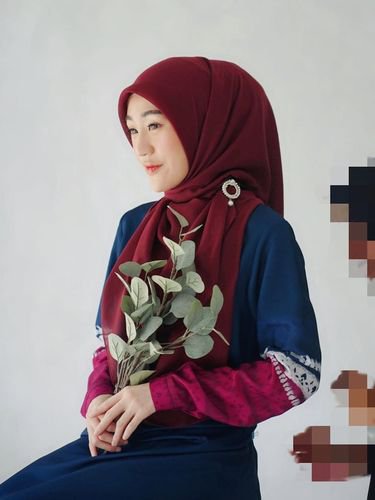 5 Gaya Hijab Clean Look untuk Idul Adha ala Irish Bella hingga Inara Rusli