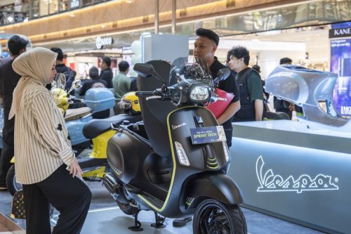 Rayakan Usia 79 Tahun, Vespa Segarkan Warna Primavera hingga Sprint