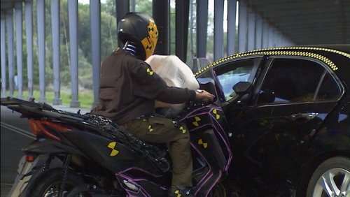 Airbag buat Sepeda Motor Diuji Tabrak