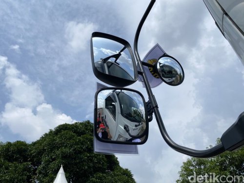 Menjajal Jadi Sopir Truk, Ini Area Blind Spot yang Perlu Diketahui
