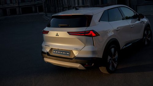 Mitsubishi Grandis Bangkit dari Kematian, Berubah Jadi SUV