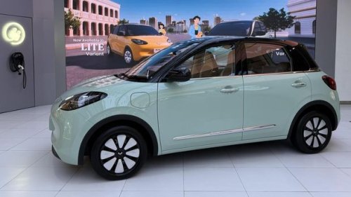 Wuling, Jangan Harap Harga Mobil Listrik Wuling Turun Besar-besaran di RI
