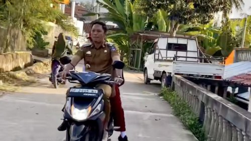 Pejabat Antar Anak Sekolah Tak Pakai Helm, Ini Ancaman Sanksinya