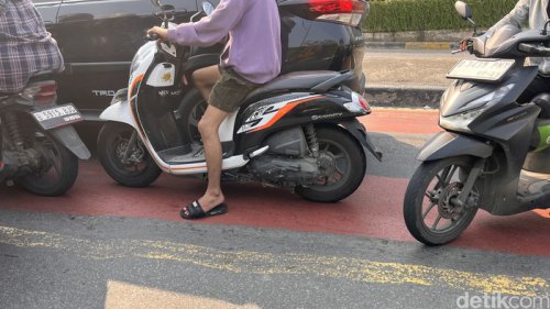 Pelat Nomor Sih Dipasang, tapi Kenapa Harus Ditutupi?