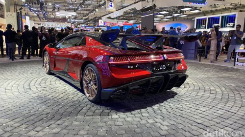 BYD, BYD Bawa Supercar yang Bisa Joget di GIIAS 2025