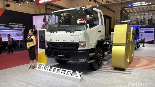 Mitsubishi Fuso di GIIAS 2025: Fighter X Terbaru-Canter buat Ngecas Baterai Truk