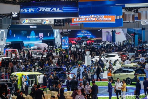 GIIAS 2025: Pengunjung Membludak, Kok Transaksi Turun?