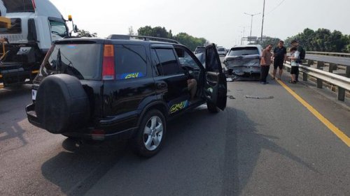 Geely EX5 Ringsek usai Terlibat Kecelakaan Beruntun, Bemper Belakang Lepas