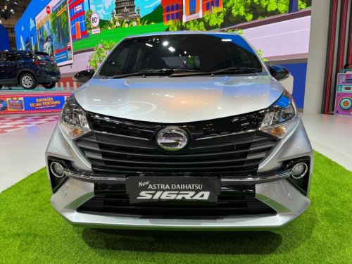 Daihatsu, Daihatsu Sigra, Daihatsu Segarkan Tampilan Sigra R Deluxe, Harga Naik Rp 2,1 Juta