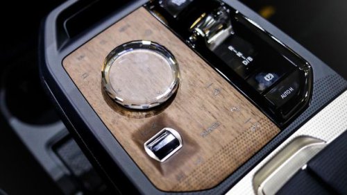 BMW iX Terbaru Resmi Dijual di Indonesia, Apa Bedanya dengan yang Lama?