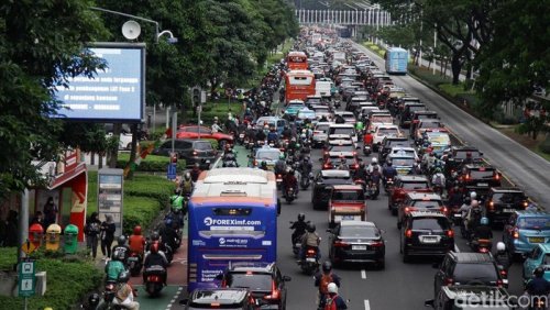 Macet Jabodetabek Bikin Rugi Rp 100 Triliun, Setara 6 Kali Bangun MRT