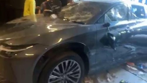 Begini Kondisi Mobil Lexus di Rumah Ahmad Sahroni yang Dirusak Warga