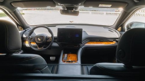 VinFast, Lac Hong 900 LX, Bukan Main! VinFast Luncurkan Mobil Antipeluru Lac Hong 900 LX buat Kepala Negara