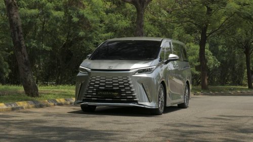 Lexus Kuasai Pasar Mobil Hybrid Mewah di RI, Segini Penjualannya