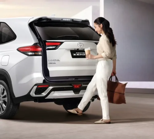 Toyota, Toyota Innova, Toyota Thailand Luncurkan Innova Zenix Terbaru Bikinan Karawang, Apa Bedanya?