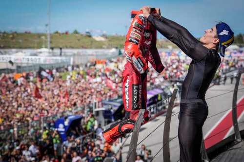 Balasan Menohok Marquez ke Fans Rossi, Selebrasi 'Jemur Baju' ala Messi