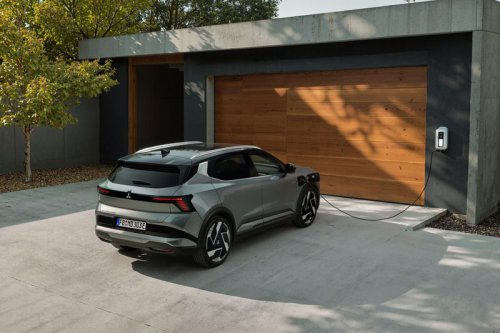 Mitsubishi | Mitsubishi Eclipse Cross | Mitsubishi Eclipse Cross Lahir Kembali, Kini Jadi Mobil Listrik Murni