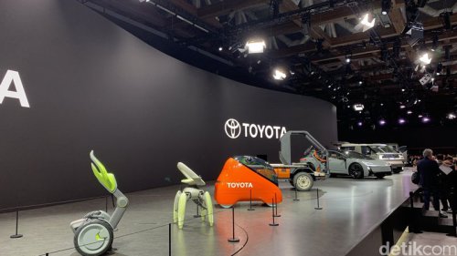 Toyota Pamer Corolla 'Radikal' dan Land Cruiser FJ di Japan Mobility Show 2025
