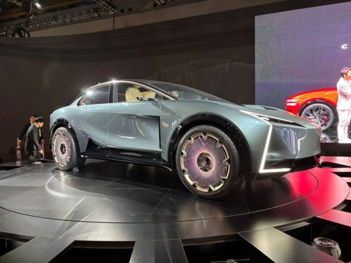 Lexus Indonesia Pilih Teknologi Listrik atau Hybrid?