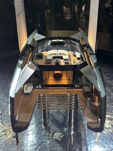 Mewah! Lexus Pamer Mobil sampai Kapal untuk Para Sultan