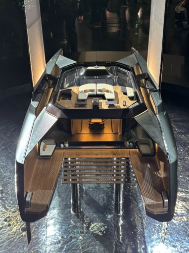 Lexus, Mewah! Lexus Pamer Mobil sampai Kapal untuk Para Sultan