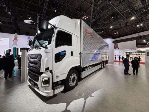 Isuzu, Isuzu Pamer Ragam Teknologi Masa Depan: Mesin Multifuel-Bus Tanpa Sopir