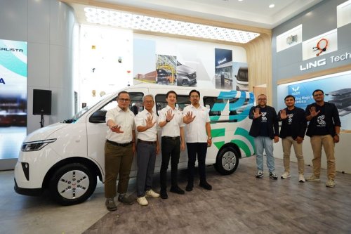 Wuling Uji Coba Jalan Mitra EV Bareng Transjakarta