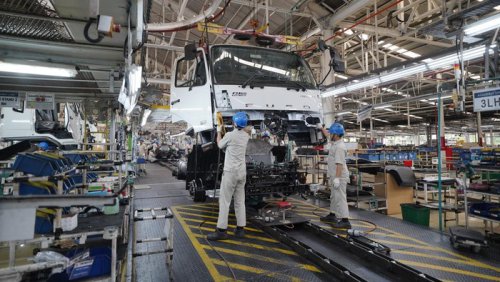 Miris! Otomotif RI Lagi Lesu, Digempur Impor Pickup India dan Truk China