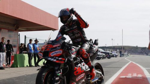 Kualifikasi MotoGP Valencia 2025: Murid Rossi Ungguli Adik Marquez!