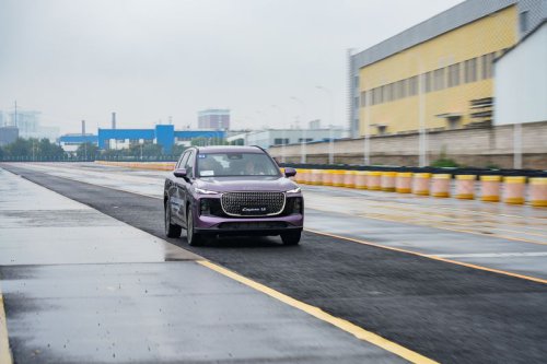 LEPAS Debut di GJAW 2025, Kenalkan Harmoni Desain-Teknologi Modern