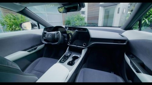 Lexus, Debut RZ 500e di GJAW 2025, BEV Lexus Pertama Berteknologi Steer-by-Wire