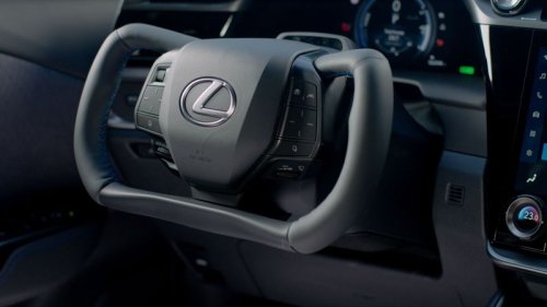 Lexus, Debut RZ 500e di GJAW 2025, BEV Lexus Pertama Berteknologi Steer-by-Wire