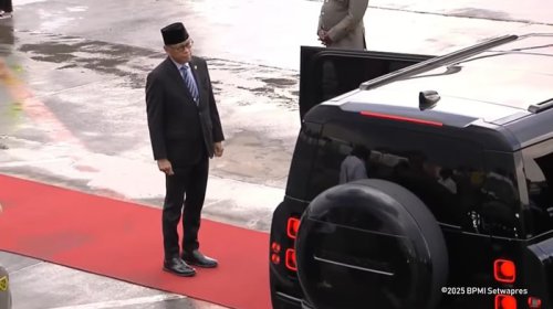 SUV Hitam Kekar Jemput Wapres Gibran Setibanya di Afsel