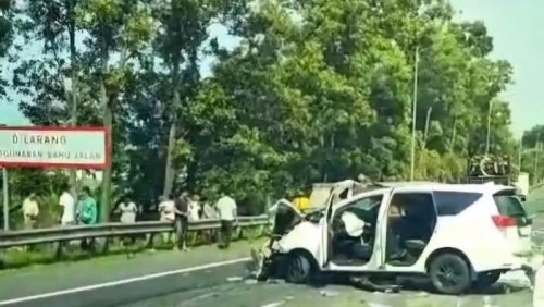 Viral Innova Putih Nyalip Lewat Bahu Jalan Berujung Celaka