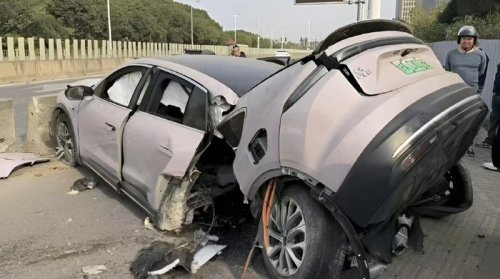 Kecelakaan Ngeri Mobil Listrik, Bagian Belakang sampai Terlepas
