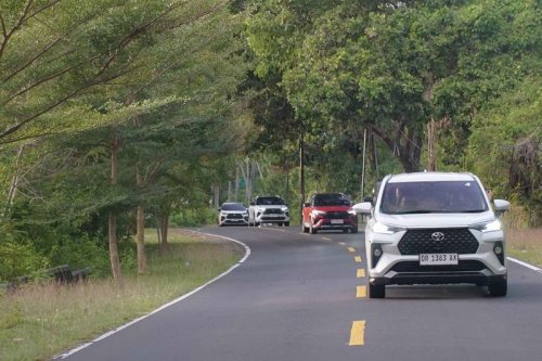 Toyota, Paket Komplet Toyota: Yang Irit Banyak, yang Kencang Ada