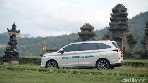 Bukan Cuma Harga, Ini Alasan Veloz Hybrid Tipe V Paling Laris Dipesan