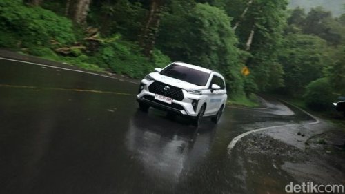 Toyota, Siksaan 1.000 Km Toyota Veloz Hybrid di Jalur Lombok-Bali, Enak Buat Nanjak?
