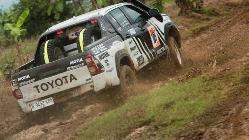 Toyota, Toyota Hilux, Gak Cuma buat Usaha, Toyota Hilux Bisa Dimodifikasi untuk Balap Reli