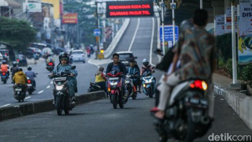 Ketemu Pengendara Lawan Arah di Jalan Raya, Harus Gimana?