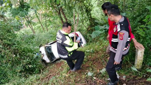 Mobil Yaris Masuk ke Jurang 20 Meter di Puncak, Ini Sebabnya