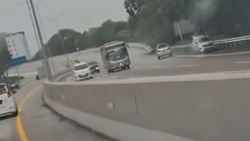 Geger Avanza Lawan Arah di Tol, Pakai Bahu Jalan Nyaris Hantam Mobil Lain!