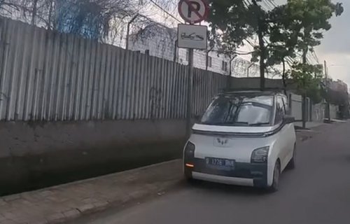 Nggak Cuma Motor, Mobil Mulai Ikut-ikutan Lawan Arah di Jalan Raya