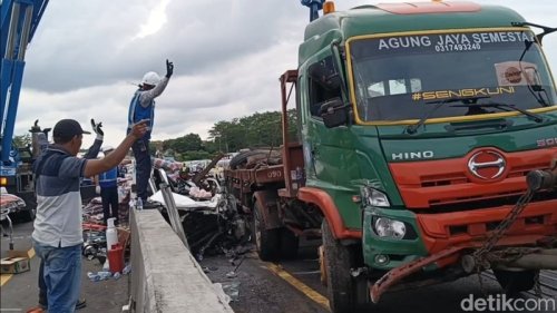 Kecelakaan Maut di Tol, Kok Truk Muatan Besi Bisa Melintas saat Ada Pembatasan?