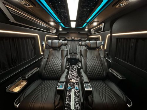 Toyota, Toyota Hiace, Naik Kelas, Interior Toyota Hiace Disulap Jadi Mewah: Cuma Muat 8 Orang