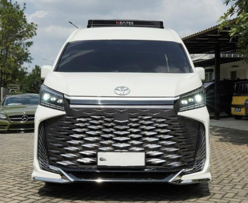 Toyota, Toyota Hiace, Naik Kelas, Interior Toyota Hiace Disulap Jadi Mewah: Cuma Muat 8 Orang