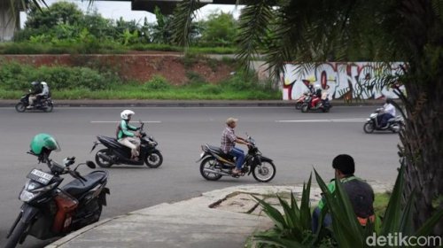 Cuma di Indonesia, Pengendara Lawan Arah Dikasih 'Karpet Merah'